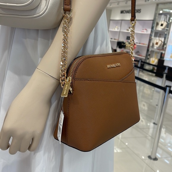 MICHAEL KORS
Jet Set Travel Medium Dome Crossbody Bag
Luggage
NWT - Picture 4 of 16